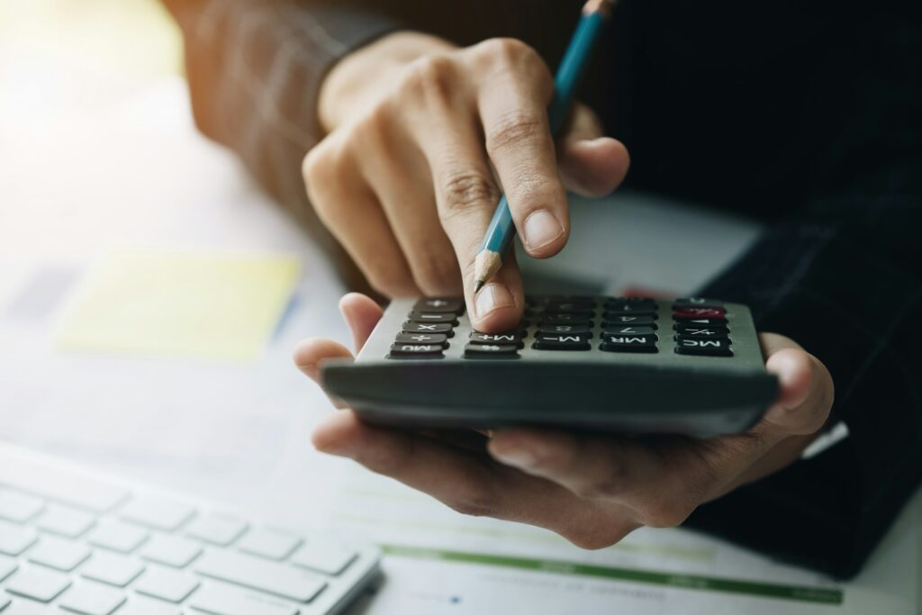 Amazon FBA seller fees - A seller budgeting for Amazon fees with a calculator